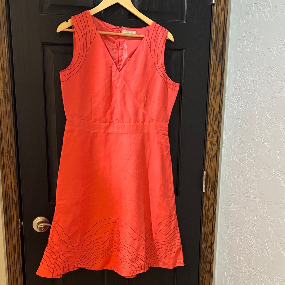 Sleeveless Coral V-Neck Midi Dress with Curved Hem Stitching